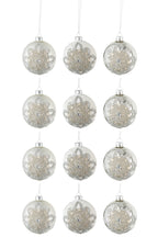 J-LINE DOOS VAN 12 KERSTBALLEN 4+4+4 ORNAMENT PARELS GLAS MAT WIT/MAT ZILVER/GLANS ZILVER KLEIN