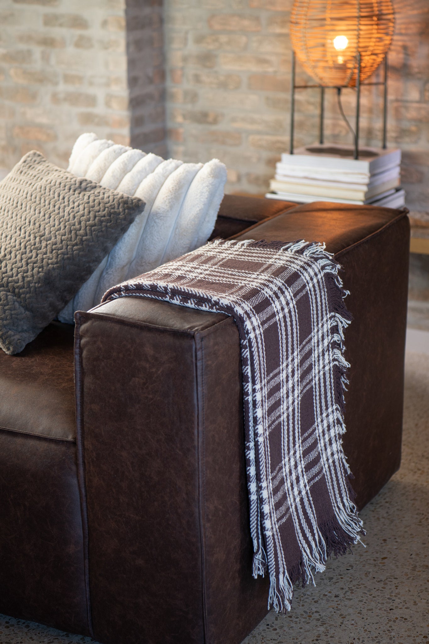 J-LINE DEKENTJE GERUIT KATOEN DONKERBRUIN/WIT