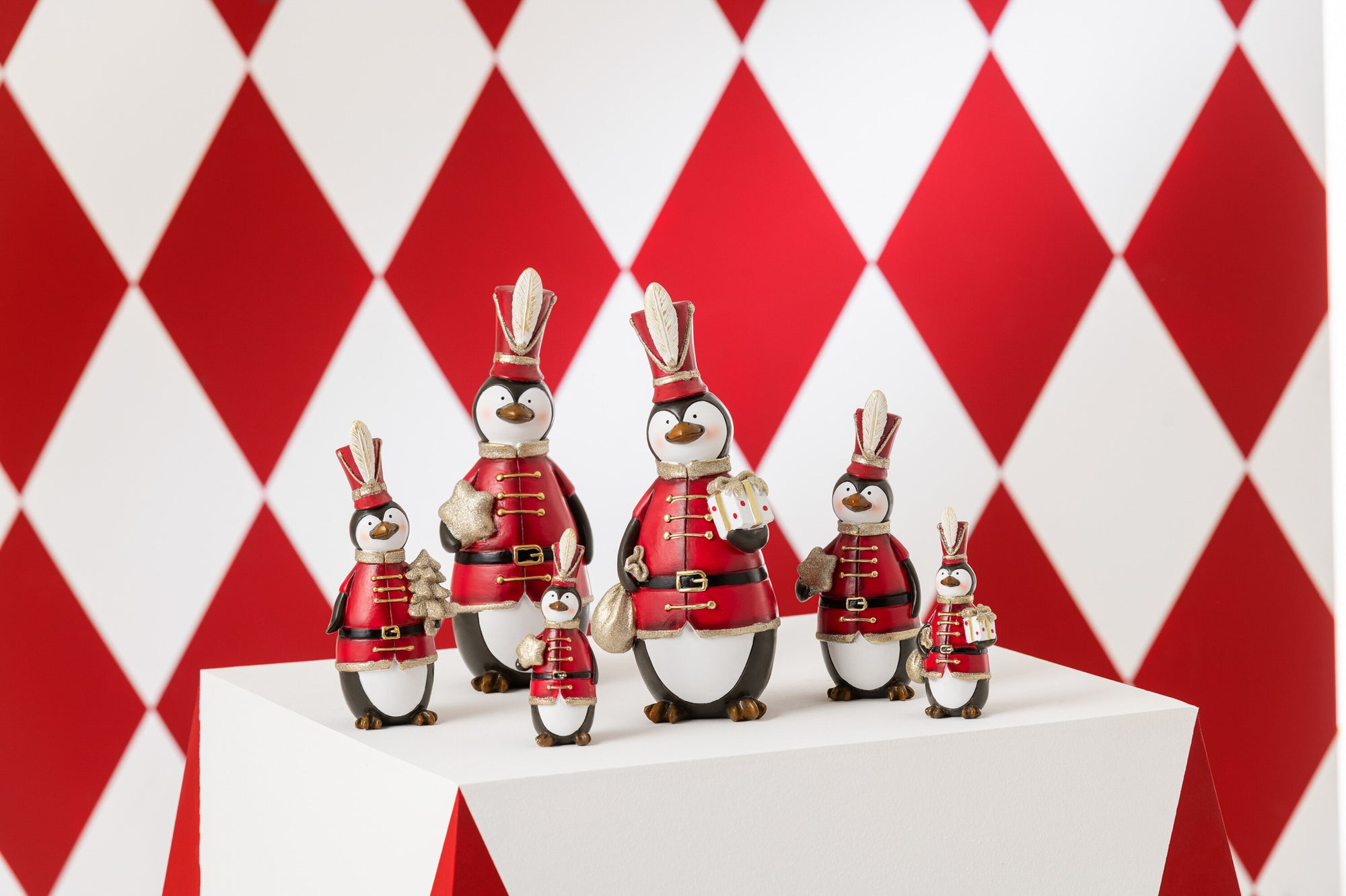 J-LINE PINGUÏN KERST POLYRESIN MULTICOLOR GROOT (ASSORTIMENT VAN 3)