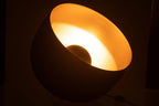 Grote ronde interieurlamp in zwart en goud metaal