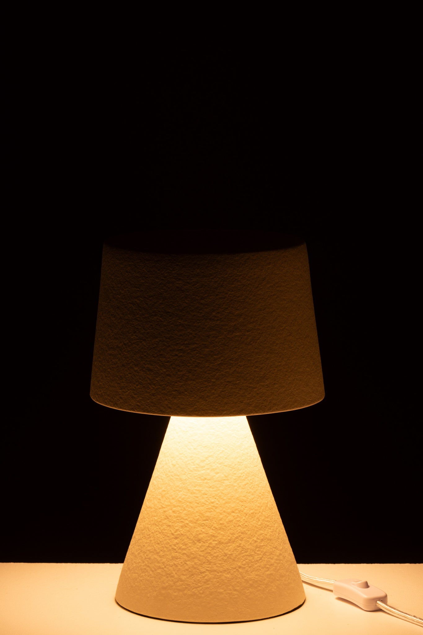 Tafellamp met kleine kap, steengoed, beige