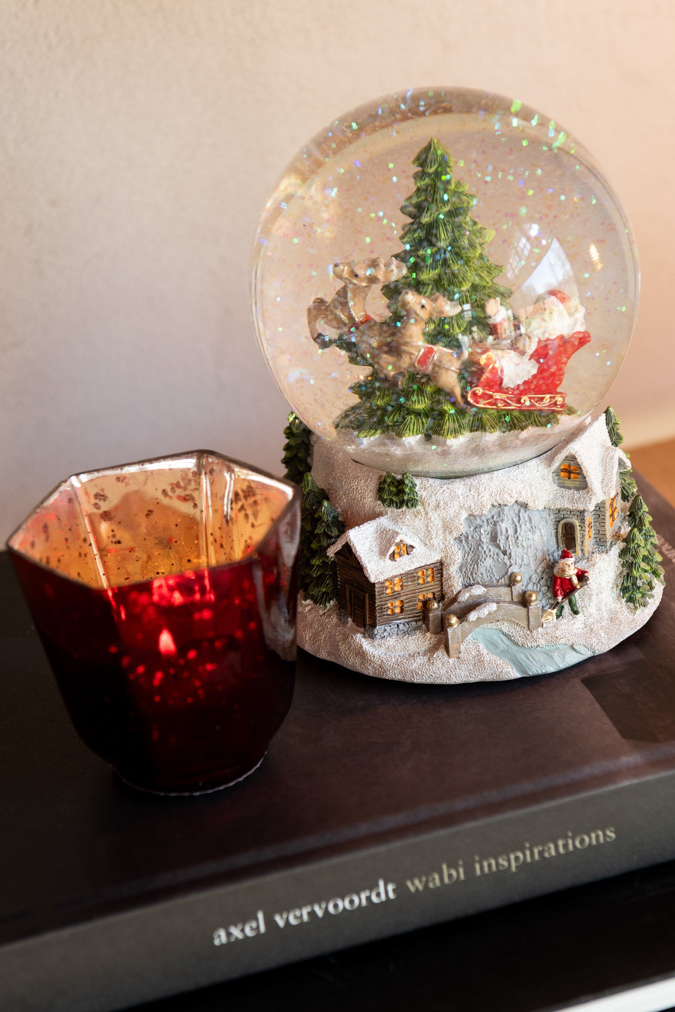 J-LINE WATER GLOBE KERSTMAN POLYRESIN MULTICOLOR