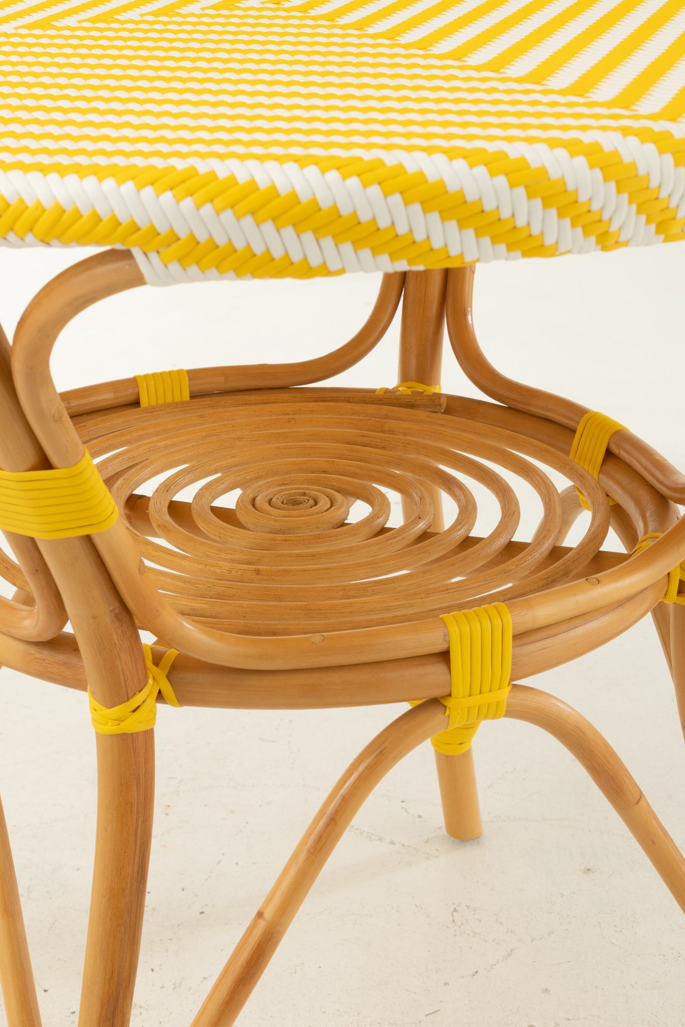 Eettafel rotan geel/wit
