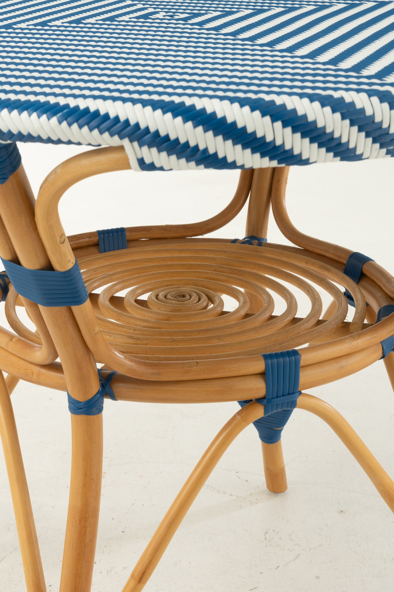 Eettafel rattan blauw/wit