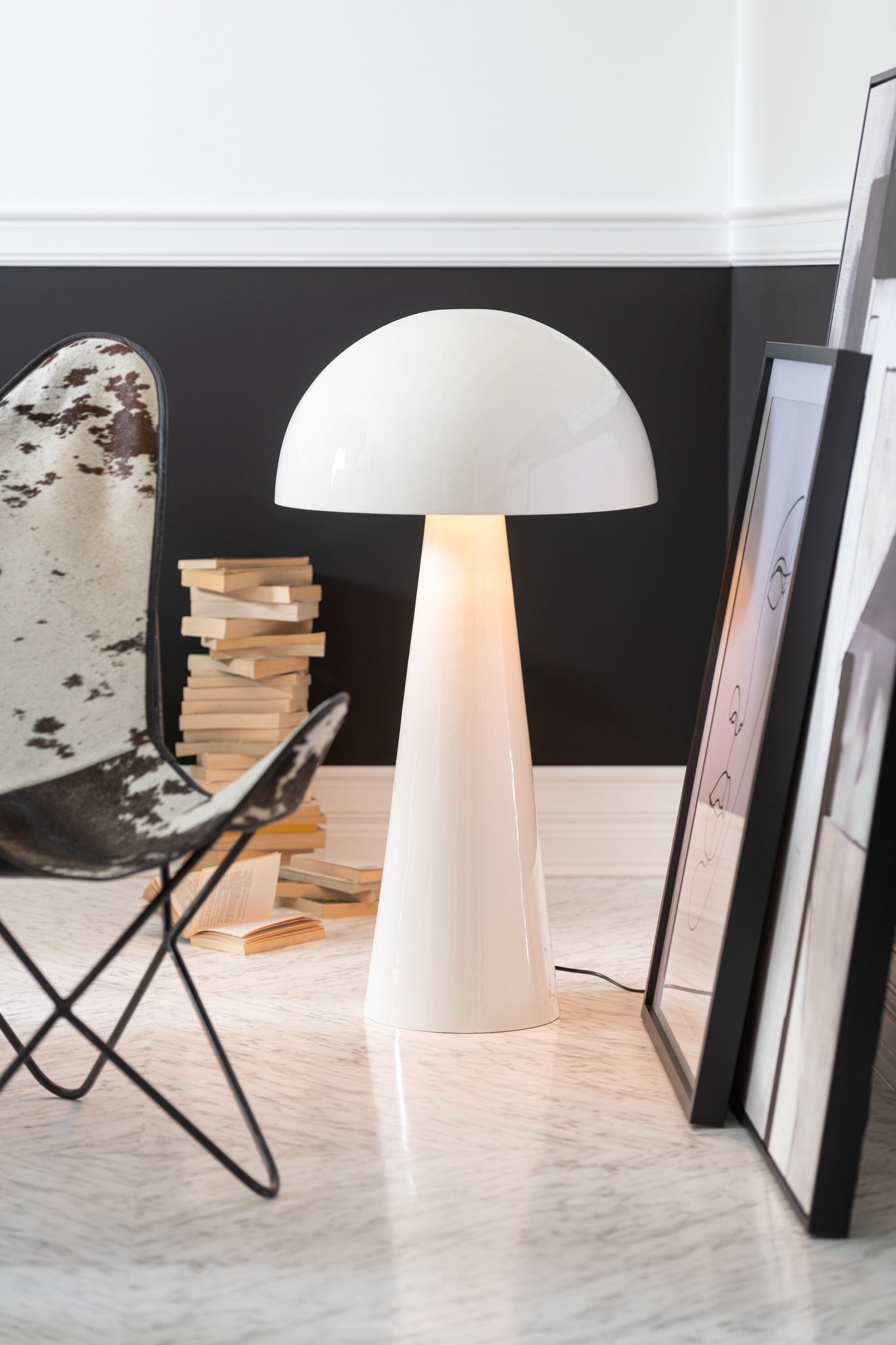 Extra grote glanzend-witte metalen paddenstoellamp