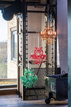 Antieke kroonluchter van rood glas