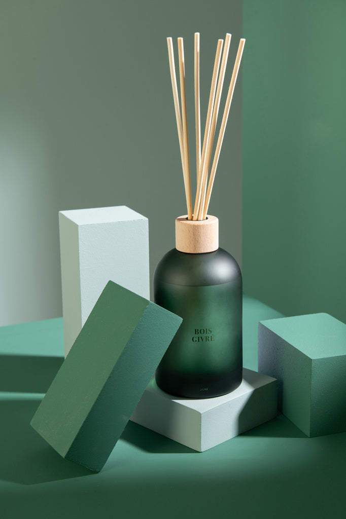 J-LINE REED DIFFUSER ACCORDS ESSENTIELS – BOIS GIVRÉ 550ML