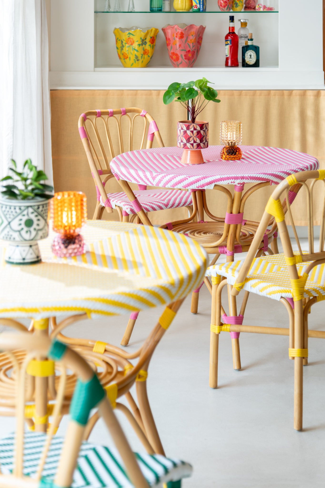Eettafel rotan roze/wit
