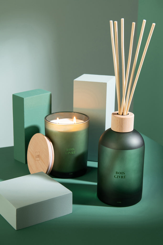 J-LINE REED DIFFUSER ACCORDS ESSENTIELS – BOIS GIVRÉ 550ML