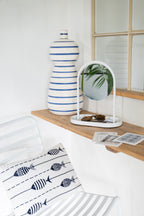 Witte gestreepte metalen tuinstoel