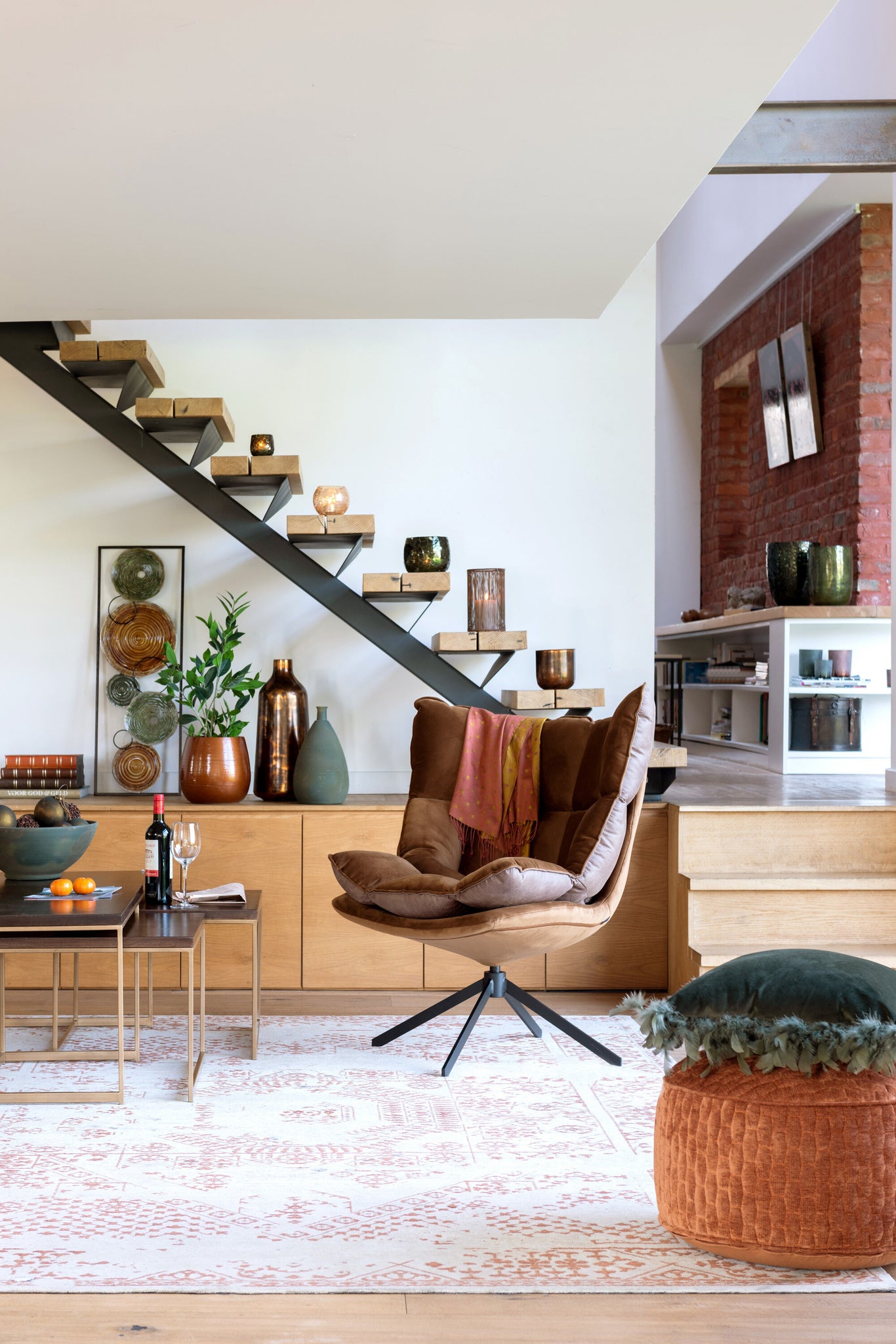 Relaxstoel met kussen op frame, textiel/metaal, bruin